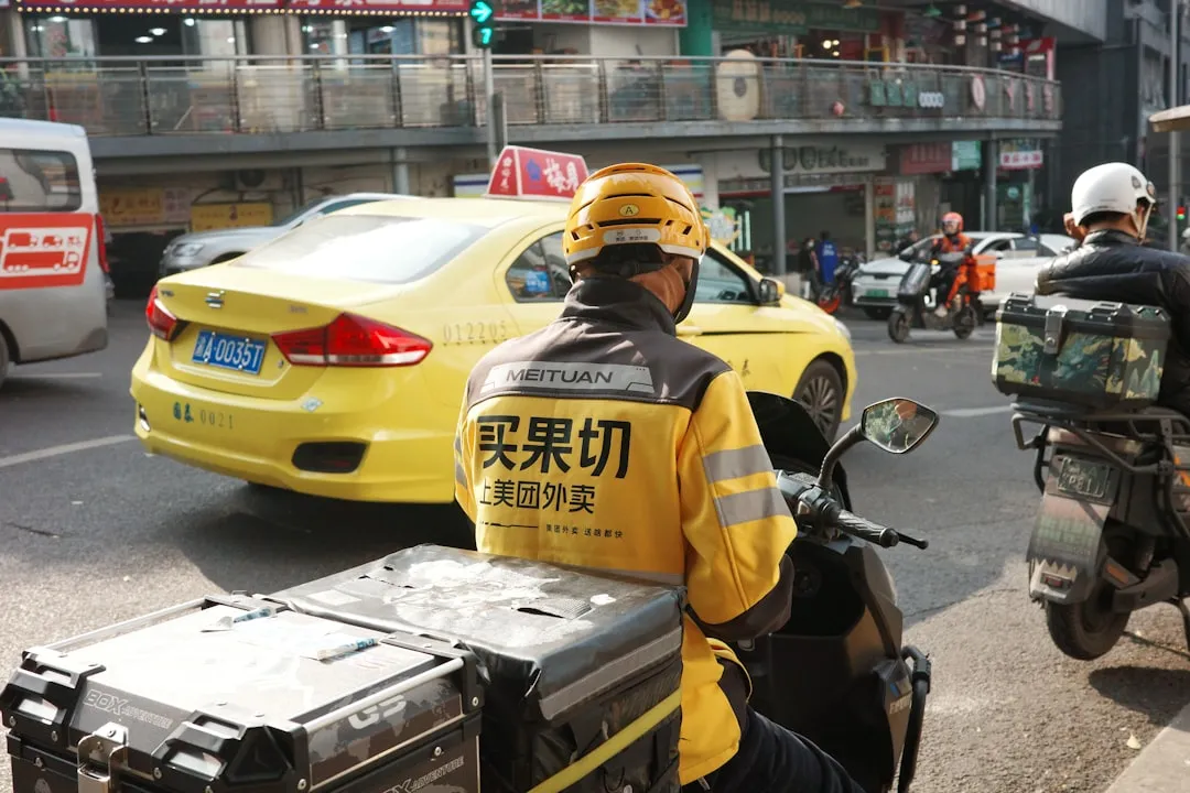 汽车玻璃修复与更换方案对比及适用场景选择